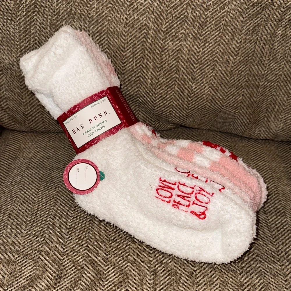 NWT Rae Dunn Christmas Holiday 4pk cozy White/Pink Cozy Socks Women’s Peace Love - Picture 1 of 6